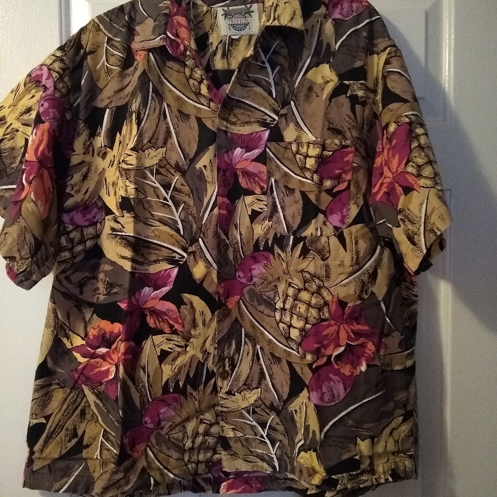 Hawaiian pattern men's shirt